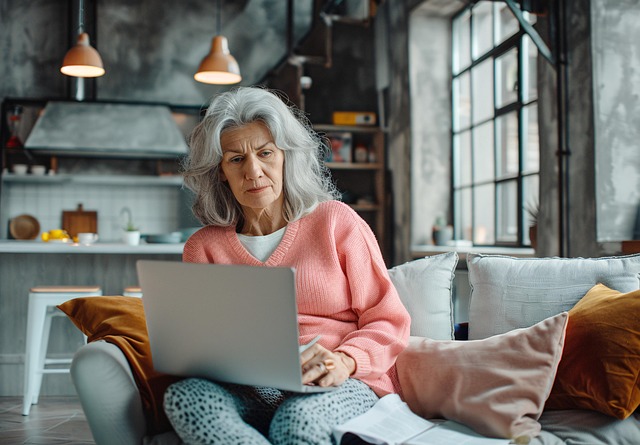 Free ai generated woman senior illustration
