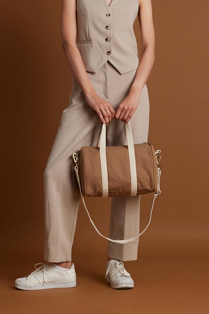 Handbag, bag, model and fashion — photo by u_xoztcq6vvu