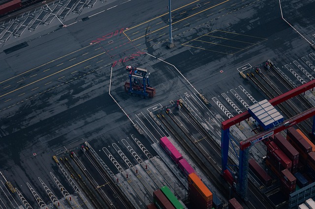 Free Hamburg Harbor Dockworkers photo and picture