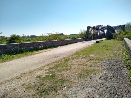 Râu, Pod, Locație