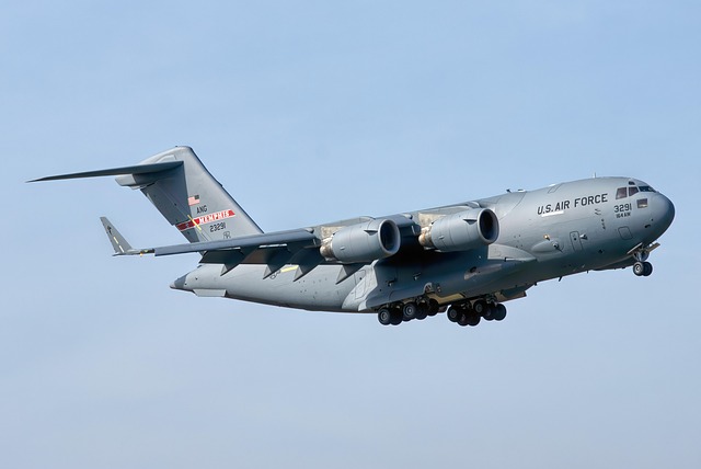 Free Boeing C-17 Aircraft photo and picture