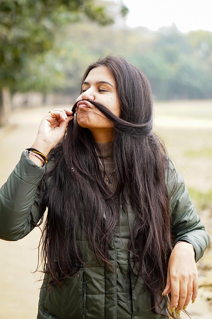 Asiatisches Modell, Frisur, Spielen