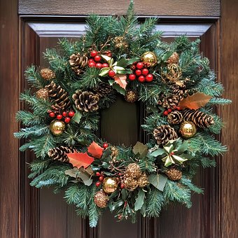 Free Wreath Christmas Decoration illustration and picture