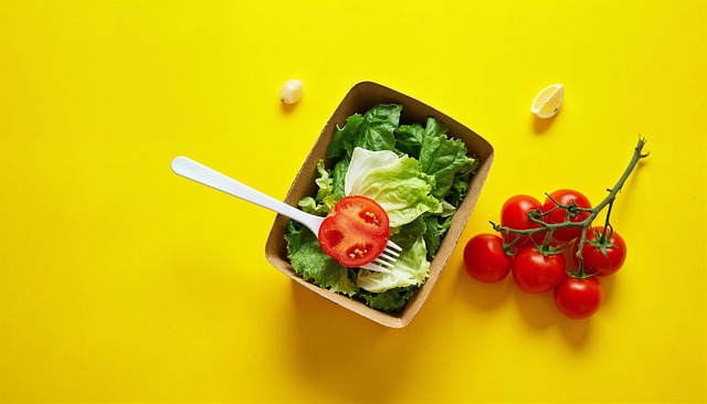 Free ai generated salad box illustration