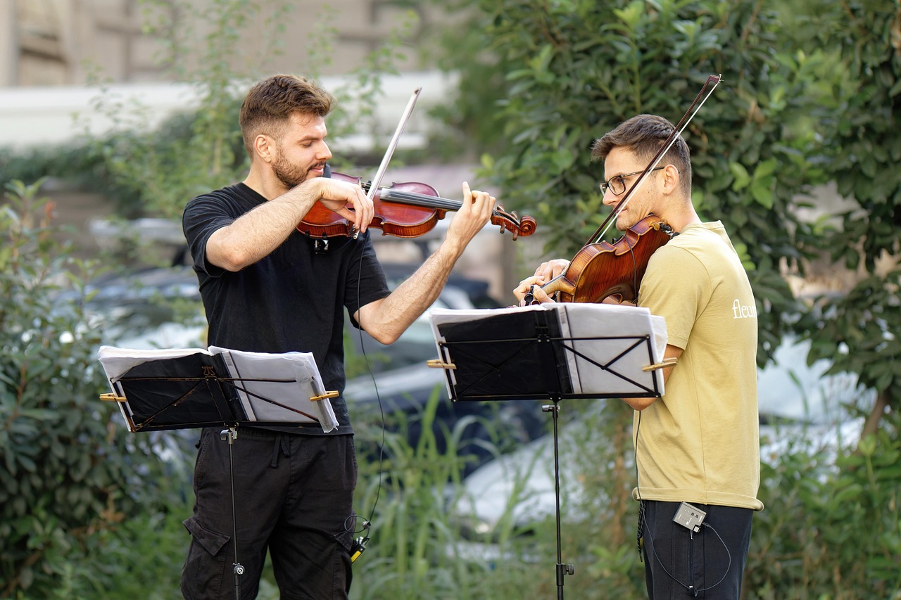 Men violinists buskers free photo on pixabay pixabay