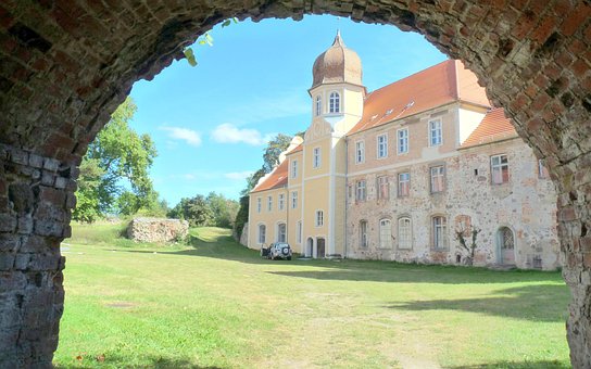 Free Building Castle photo and picture