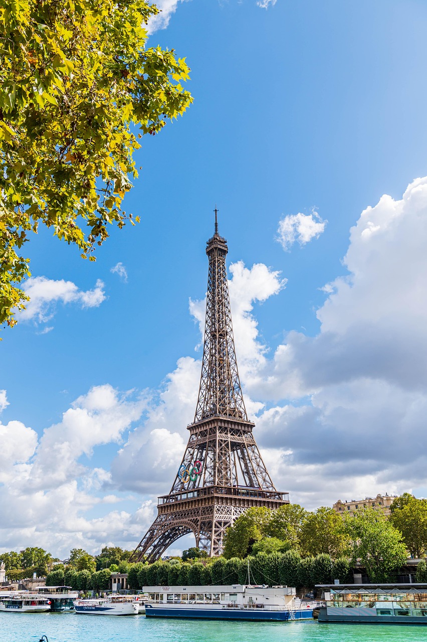 20 000 Free Eiffel Tower Cartoon Eiffel Tower Images Pixabay