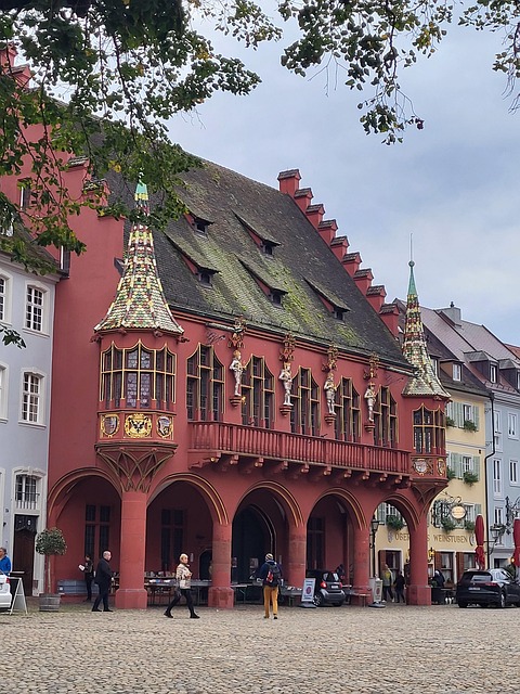 Münsterplatz, Menschen, Architektur
