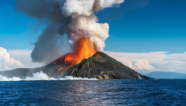Ai Generado, Volcán, Cráter, Lava, Fuego