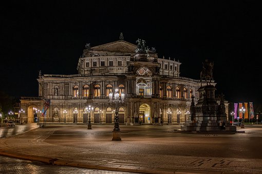 Free Semper Opera House Road photo and picture