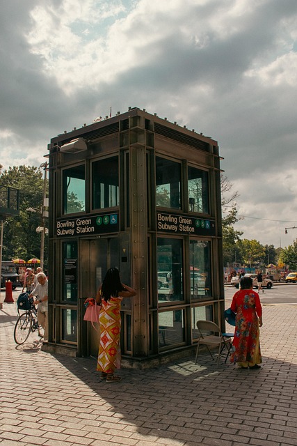 Metro, Telefónna Búdka, Stanica, Ženy