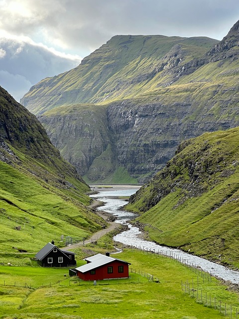 Free Mountains Valley photo and picture