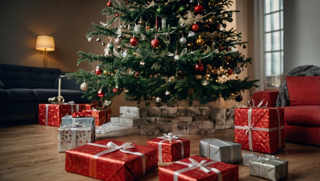 Free Christmas Tree illustration and picture