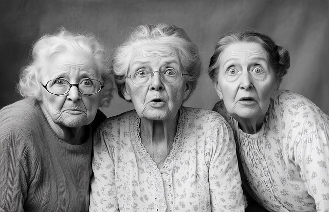 Free elderly women surprised illustration