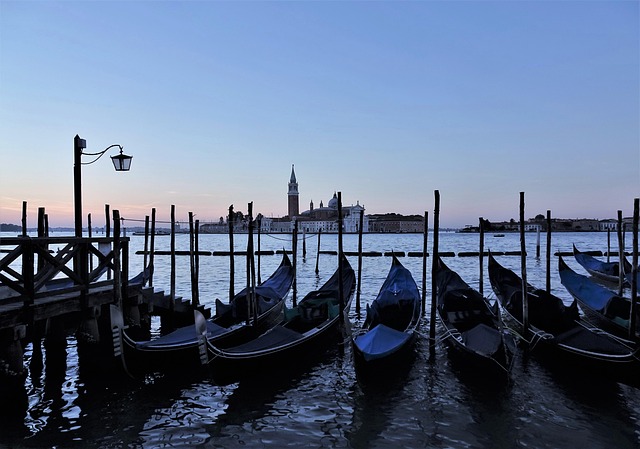 venice, italy, travel, gondola, europe, city, evening, scenery, boat, iconic
