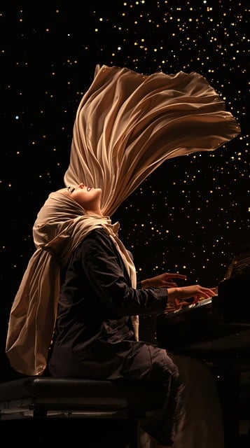 Frau, Hijab, Klavier, Klavier Spielen