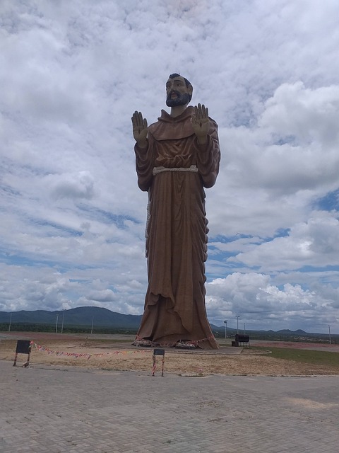 Statuie, Religie, Credinţă, Biserică