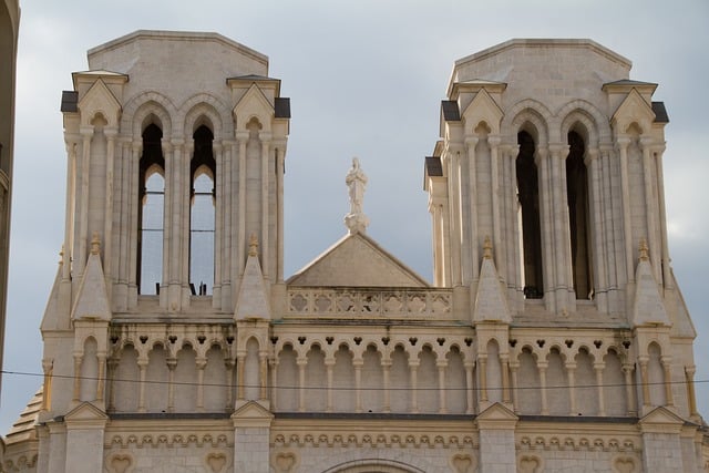 Kerk, Leuk, Frankrijk, Architectuur