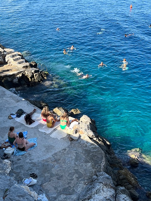 Free Hydra Swimming photo and picture