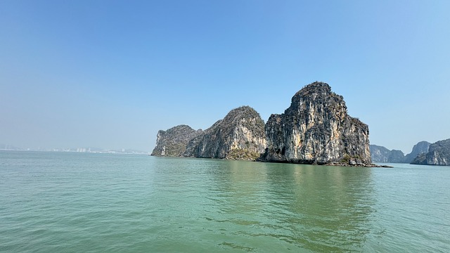 Free Halong Bay Vietnam photo and picture
