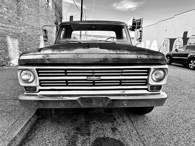 Free Truck Vehicle photo and picture