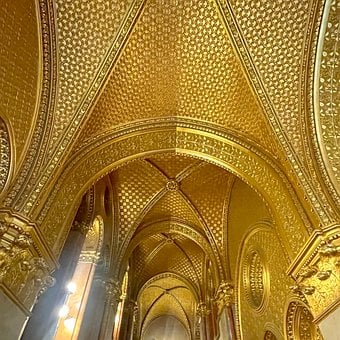 Guld, Budapest, Ungarn, Arkitektur