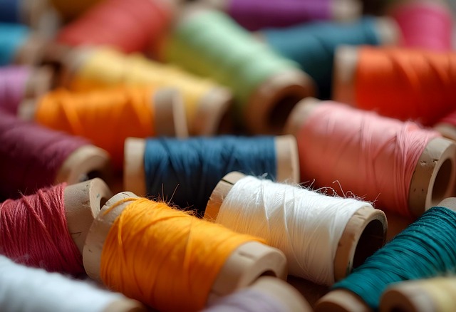 Free threads bobbins yarn illustration