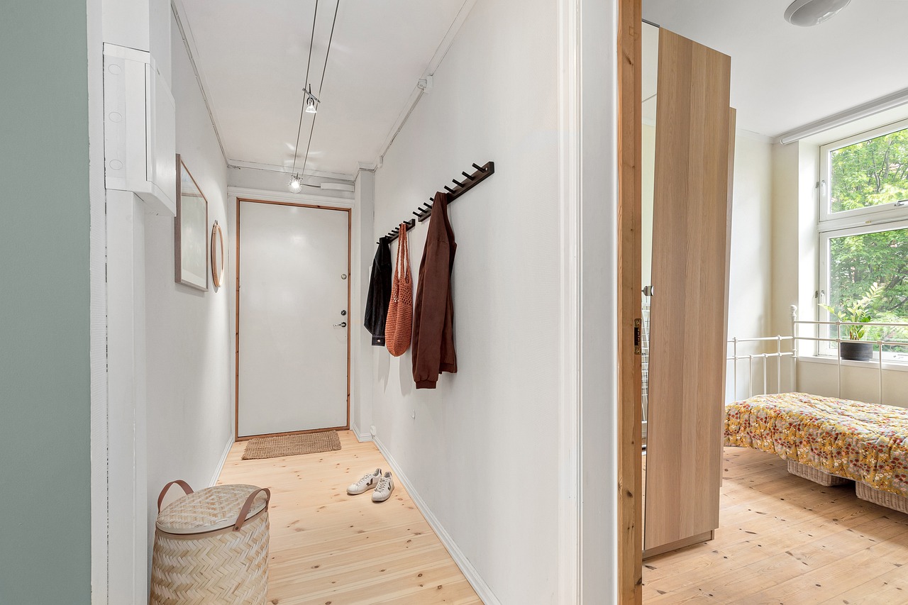 Wardrobe lighting for small spaces