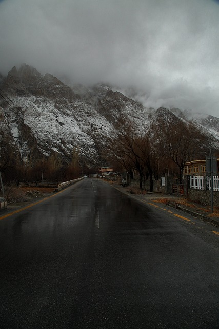 La Carretera, Montaña, Lluvia