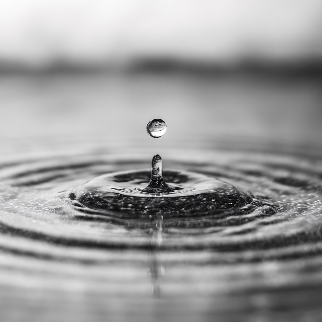 Free ai generated water drop illustration