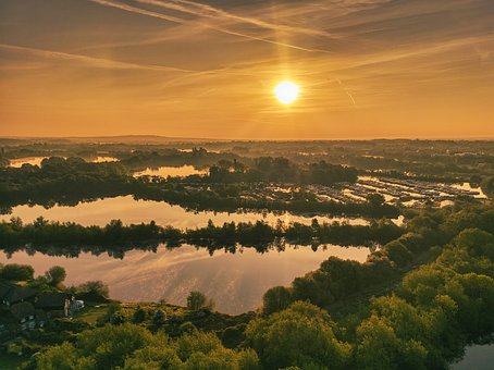 Svitanie, Rieka Temža, Marina, Krajina