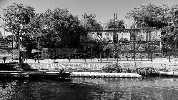 Free Boating Naviglio photo and picture