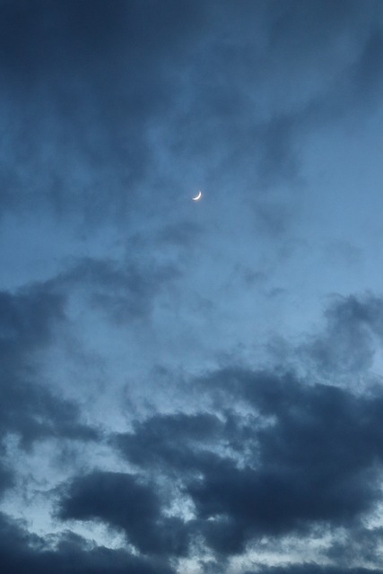 Halbmond, Mond, Himmel, Wolken