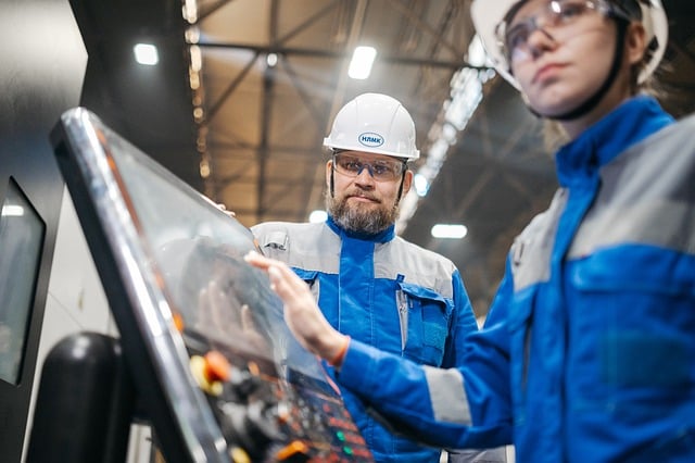 PELATIHAN HUBUNGAN INDUSTRIAL DAN MANAJEMEN SDM