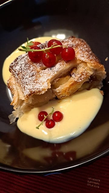 Free Apple Strudel Dessert photo and picture