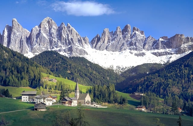 Santa Magdalena, Italien, Kirke