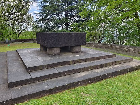 Free War Cemetery Costermano photo and picture