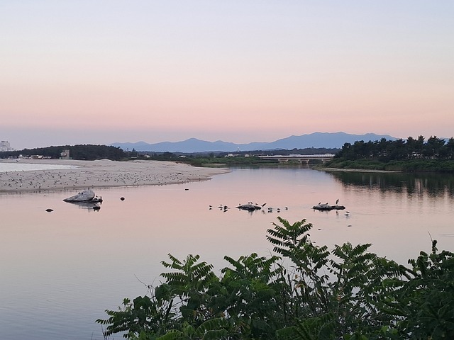 Free In The Evening River Water photo and picture