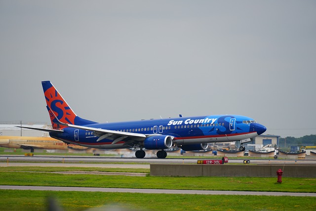 Free Airplane Landing photo and picture