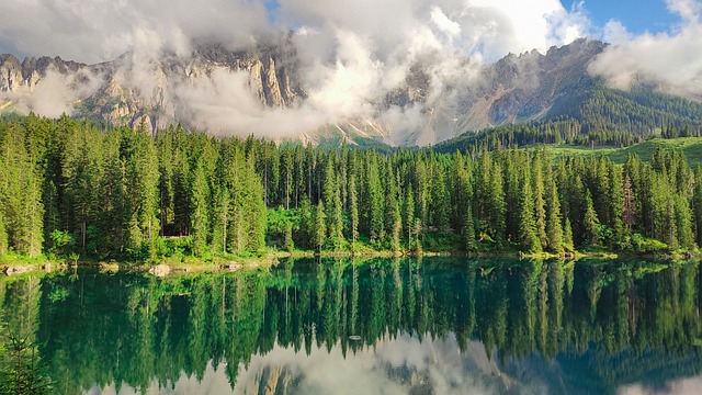 Free Dolomites Lake photo and picture