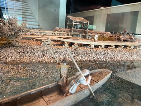 Free Model Museum photo and picture