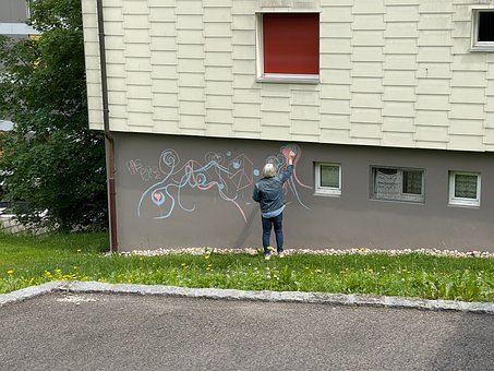 Free Graffiti Artist Building photo and picture