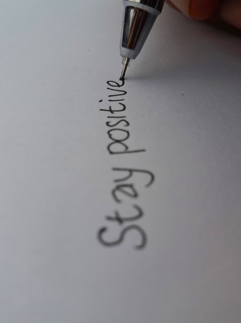 Se Mantenha Positivo, Escrito A Mão