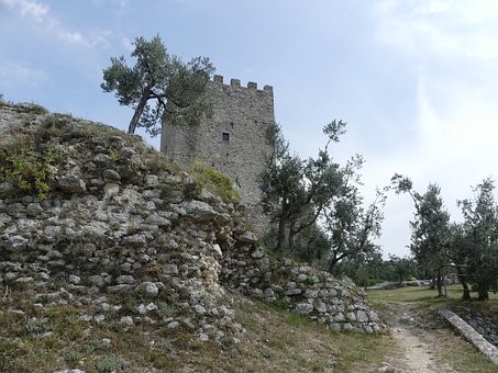 Torre, Constructie, Istoric, Rocca