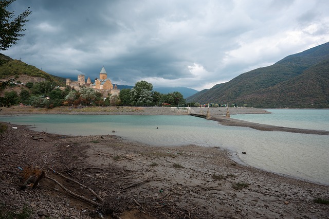 Chrám, Klášter, Jezero, Příroda