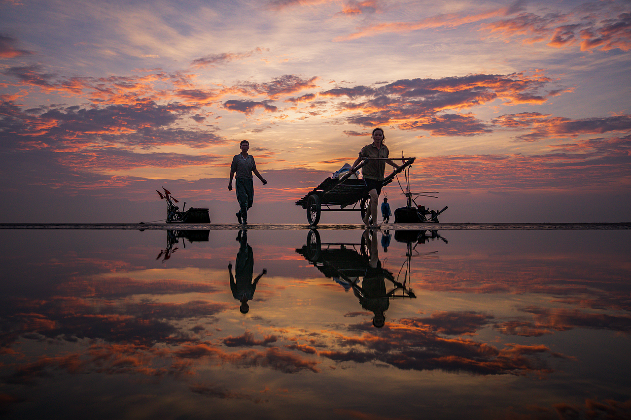 Download free HD stock image of Dawn Sunrise Free Dawn Sunrise photo and picture