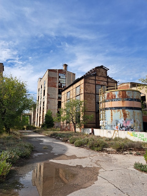 Lostplace, Alt, Verfallen, Graffiti