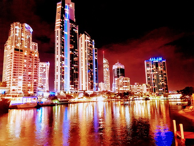 Surfere Paradis, Gold Coast, Natteliv