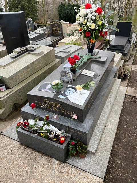 Piaf, Escavação, Paris, Père Lachaise