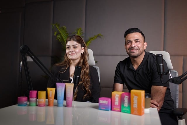 Wahab Riaz, Prostor, Studio, Značka